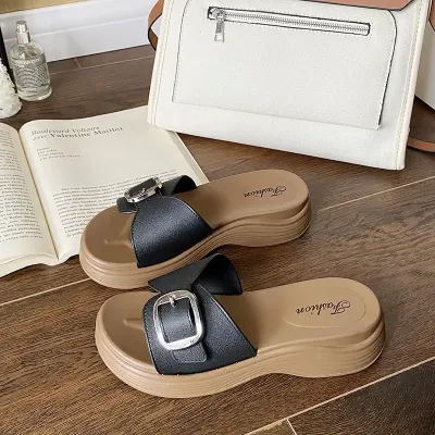 FASHIONABLE AND VERSATILE SANDALS FOR WOMEN